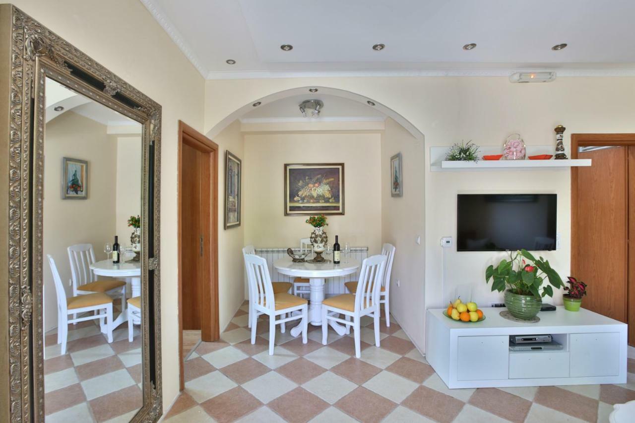 Apartments Holiday Lux Sutomore Exterior foto