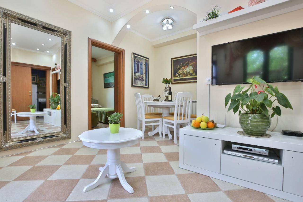 Apartments Holiday Lux Sutomore Exterior foto