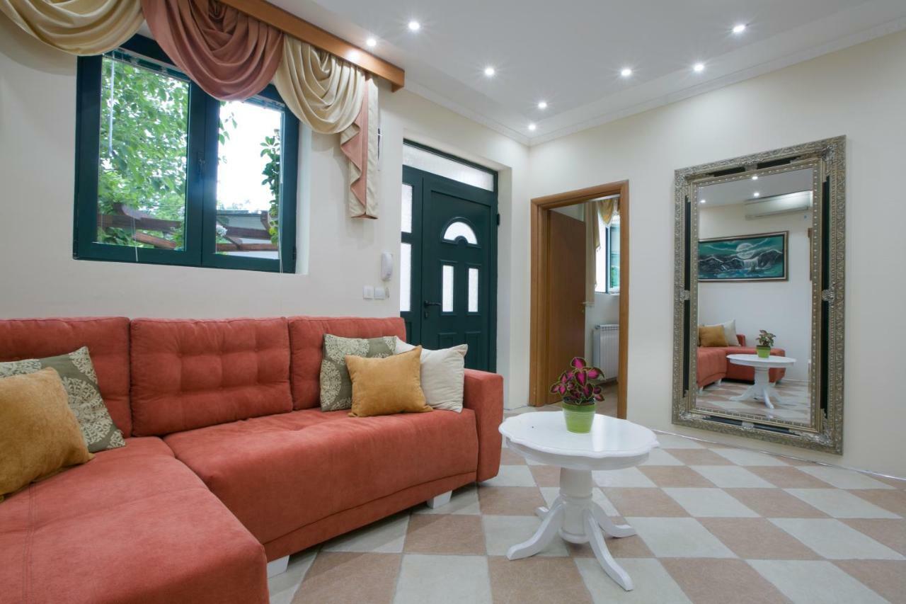 Apartments Holiday Lux Sutomore Exterior foto