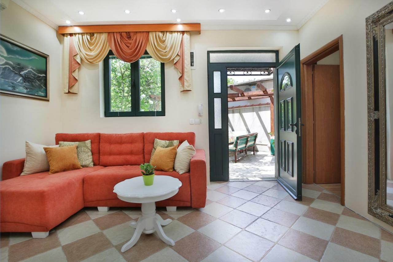 Apartments Holiday Lux Sutomore Exterior foto