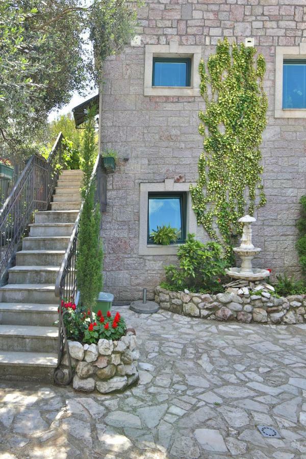Apartments Holiday Lux Sutomore Exterior foto