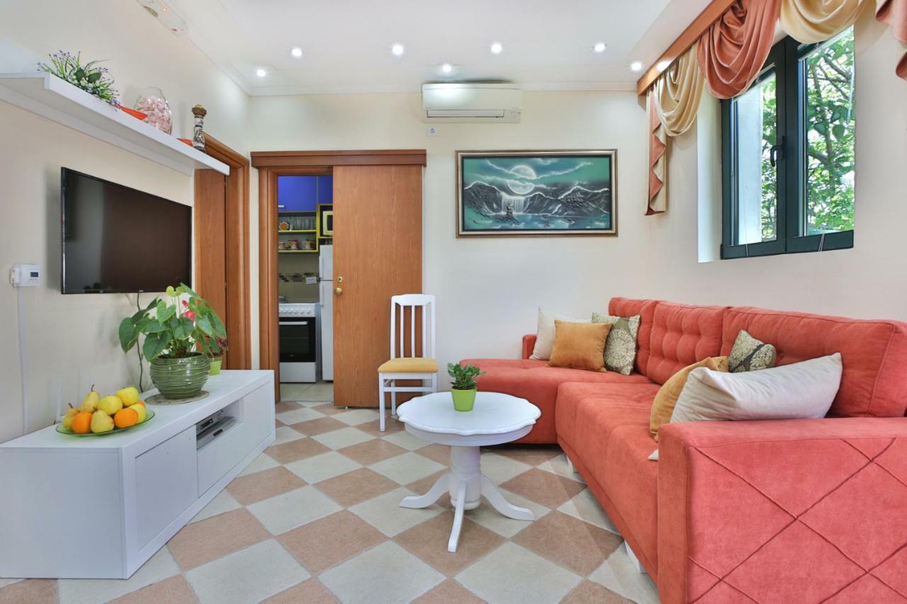 Apartments Holiday Lux Sutomore Exterior foto